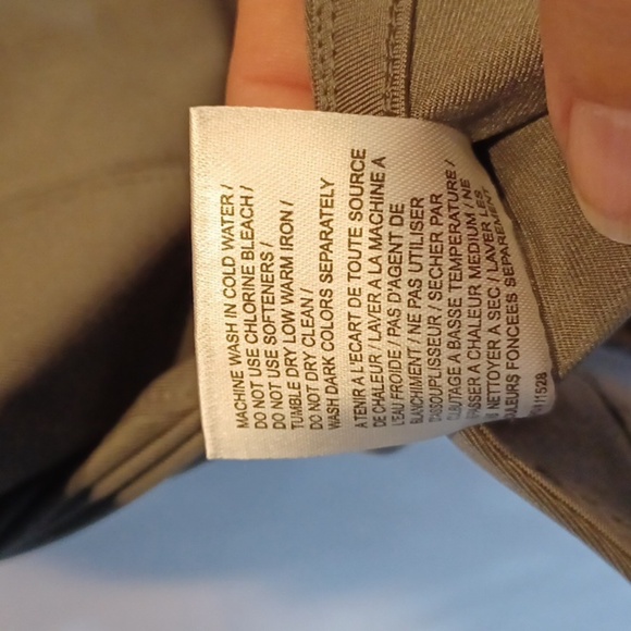 Fila Women’s NWT activewear gray top with orange strip block stripe - Picture 8 of 8